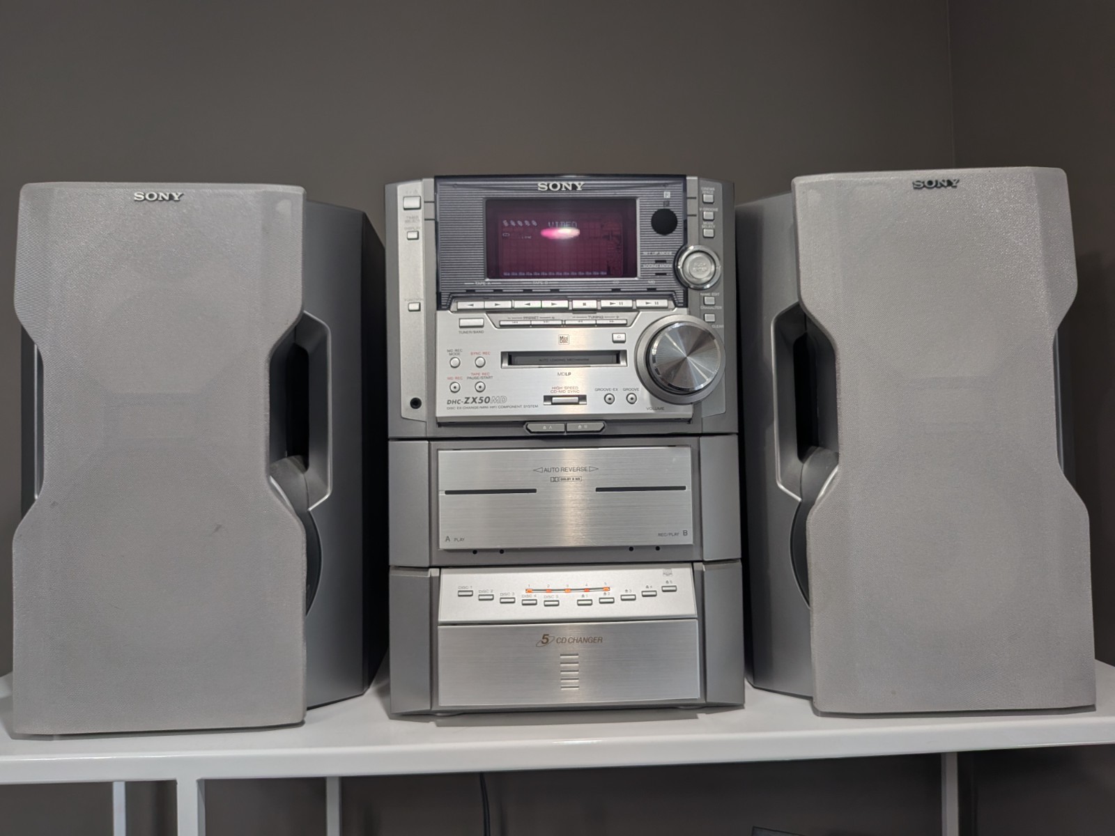 SONY DHC-ZX50MD-MINIDISC, 5 CD CHANGER, DUAL CASSETTE, AM