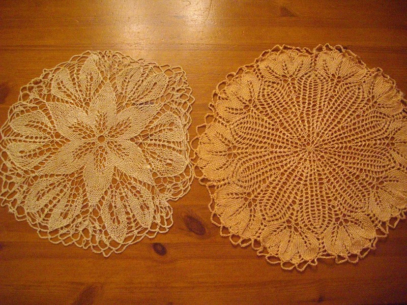 Zwei Deckchen, HÃ¤Keldeckchen Vintage Rund Handarbeit Tischdecke