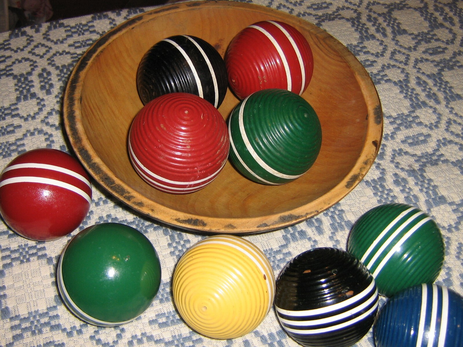 Dough bowl PLUS 10 Vintage Croquet Ribbed Striped Balls