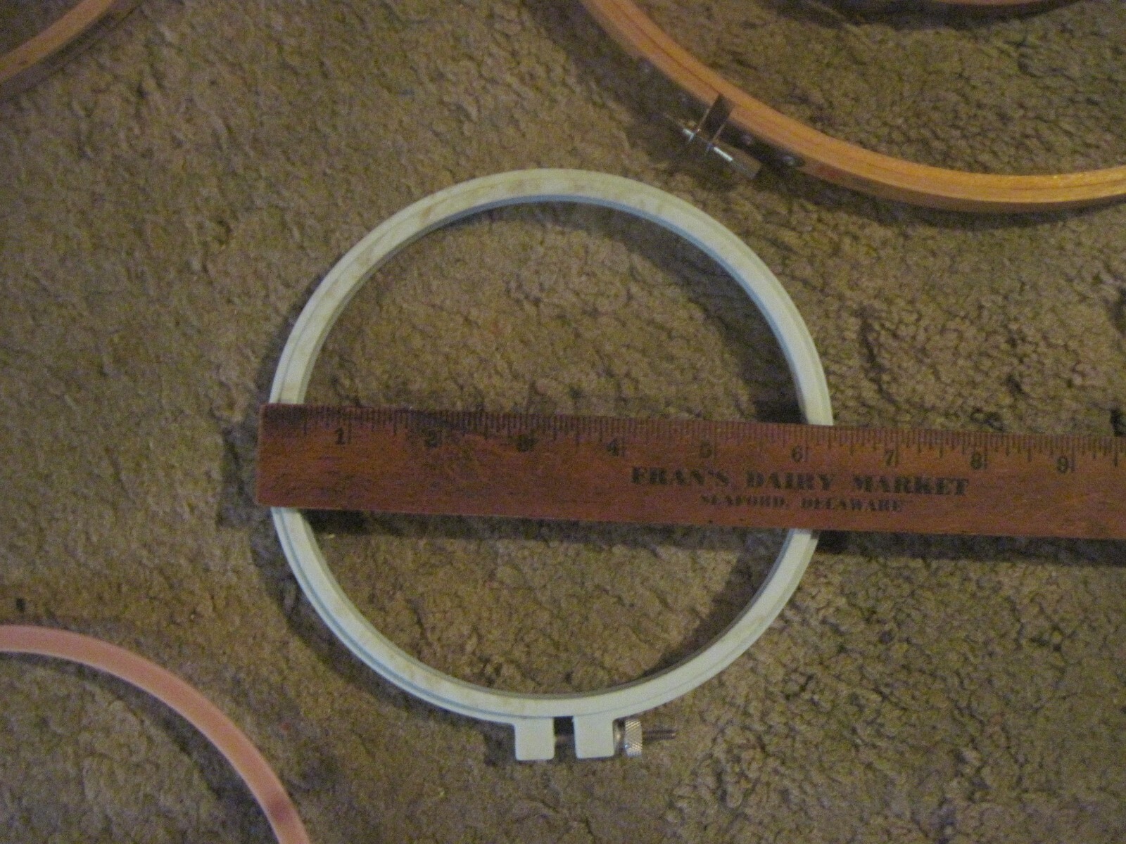 8 Wood & Plastic Needlework Round Hoops: 5