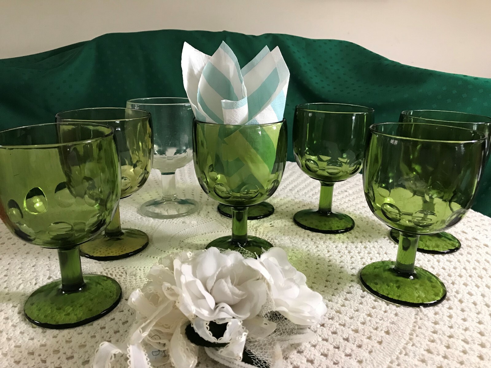 VTG  7 GREEN 1 CLEAR THUMBPRINT BEVERAGE GLASSES
