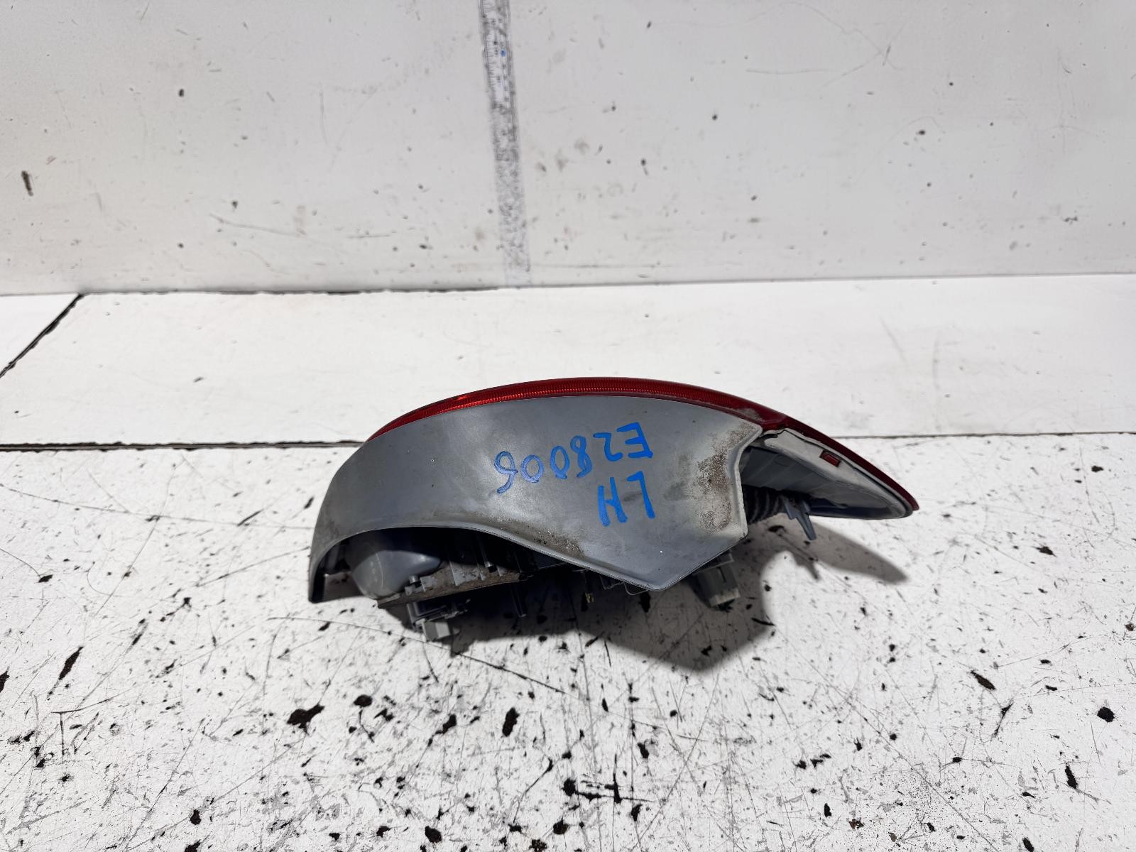 2004 Toyota Echo Left Tail Light NCP10 10/2002-09/2005 image 2