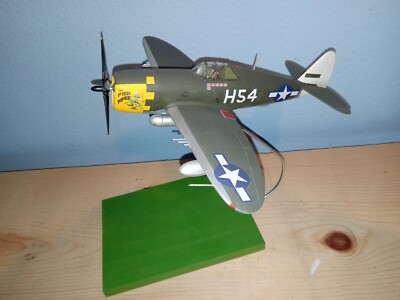 Republic P-47d Thunderbolt scale plastic airplane model built 9.5×11×5 in. 1/48 