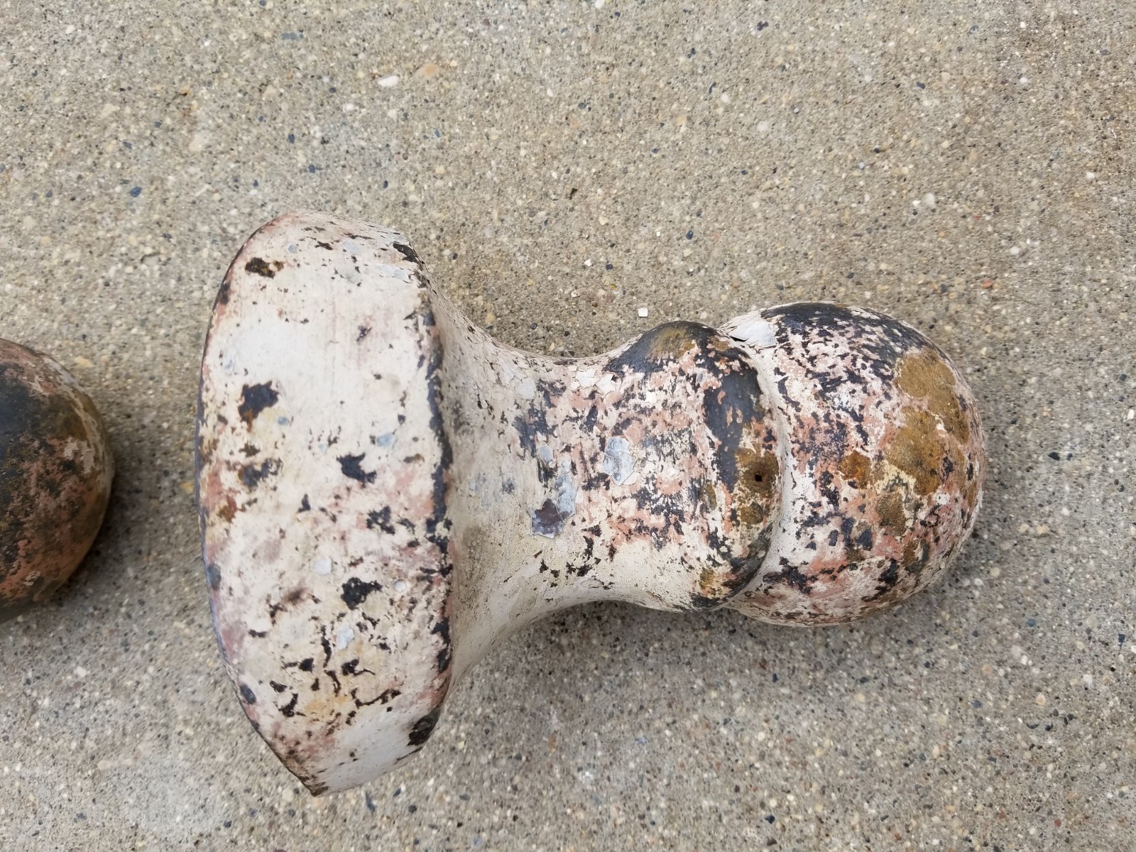 Vintage Set of 4 Cast Iron Claw Foot Bath Tub Feet Round / Ball Shape