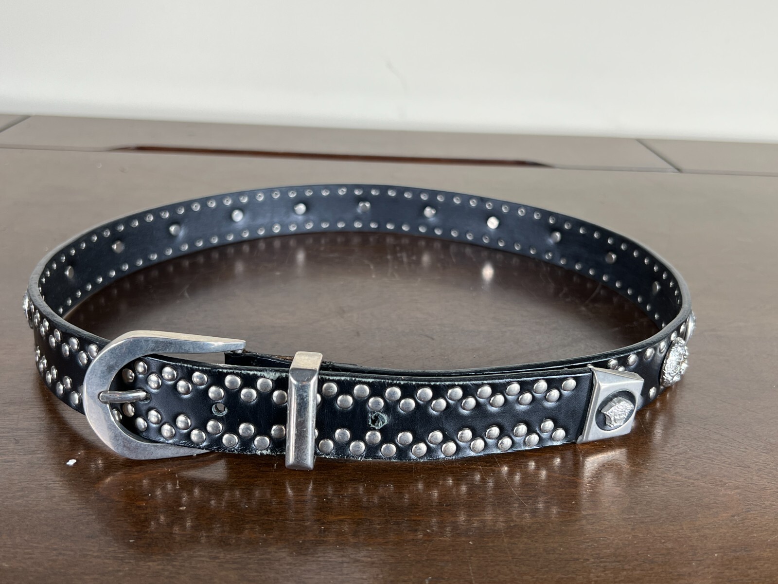 Gianni Versace - ベルサーチ　クリスタル器 Gianni Versace Studded Black Leather Belt with Medusa Heads