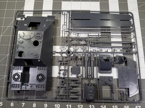 1/35 Italeri #275:  German Jagdpanther Sd.Kfz.173 Tank Destroyer