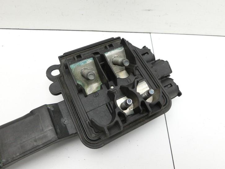 Mercedes C205 C400 15-18 Klemmpunkt Brücke für Batteriekabel Mercedes C205 C400 15-18 04.05.2017 A2055455100 gebraucht Vorschau 3