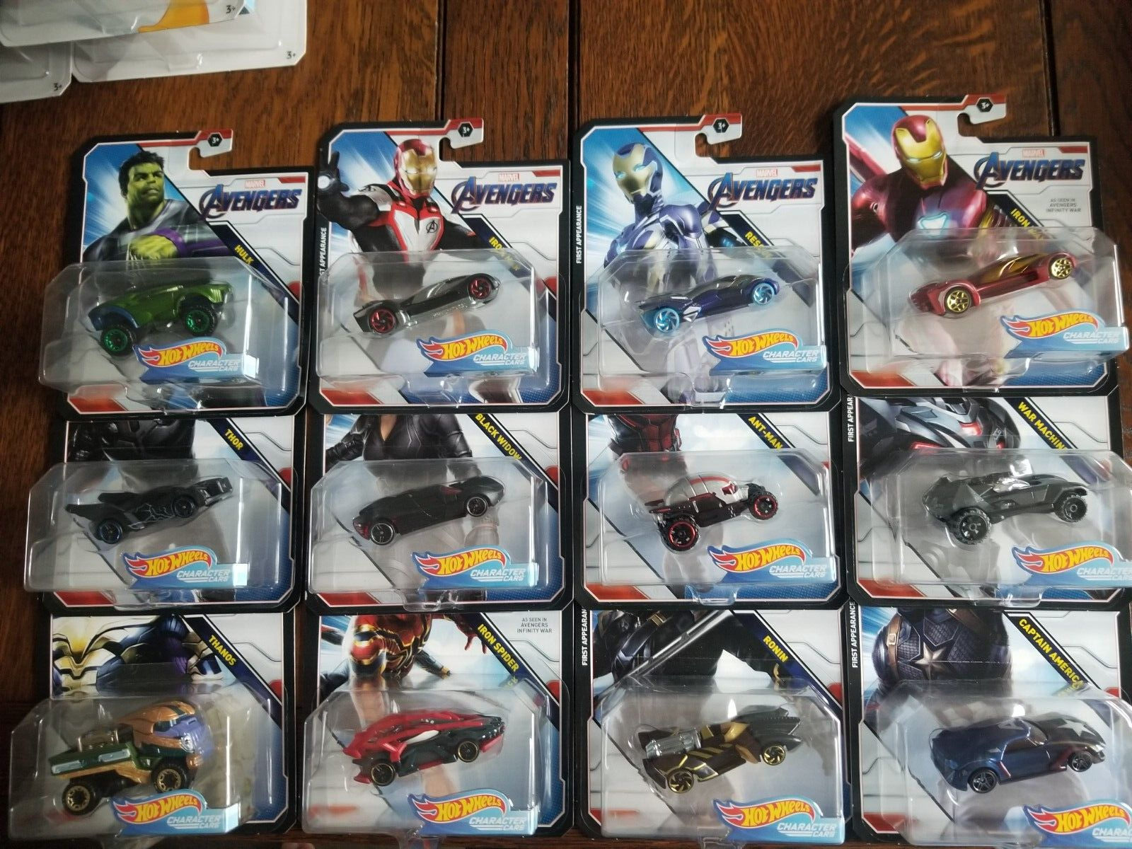 Hot Wheels Avengers ミニカー 8個セット Amazon.com: Hot Wheels Avengers Age of Ultron, Avengers Set