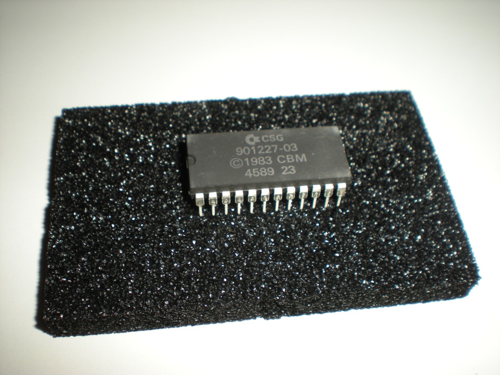 CSG & CBM Commodore 64 kernal rom IC chip 901227-03 similar