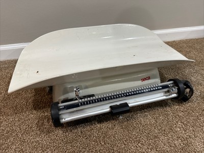 SECA Mechanical Professional Baby Scale w Sliding 32 LBS Weights Made in Germany