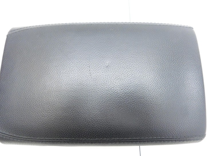 Mercedes C219 CLS 350 08-10 Armlehne Mittelarmlehne Auflage Mercedes C219 CLS 350 08-10 07.12.2010 gebraucht Bild 2