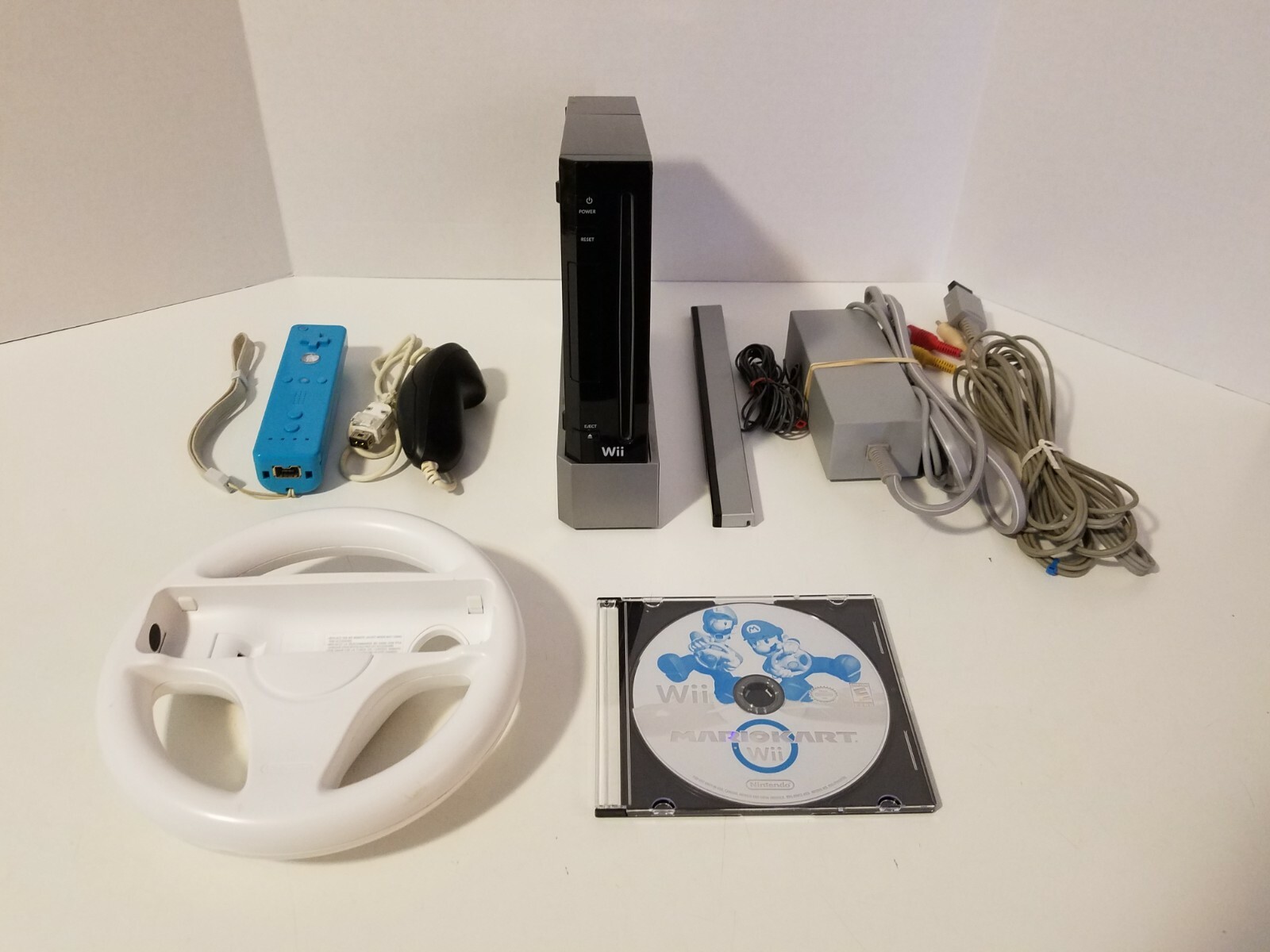 Nintendo Switch Nintendo Wii RVL-001 Nintendo Wii RVL-001 Console remote Nunchuck Used Select
