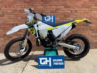 2023 HUSQVARNA TE300 - 25 HOURS - 420 MILES - OEM PLASTICS, CARBON EXHAUST GUARD