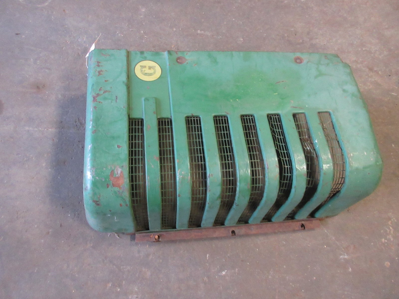 John Deere G left grill