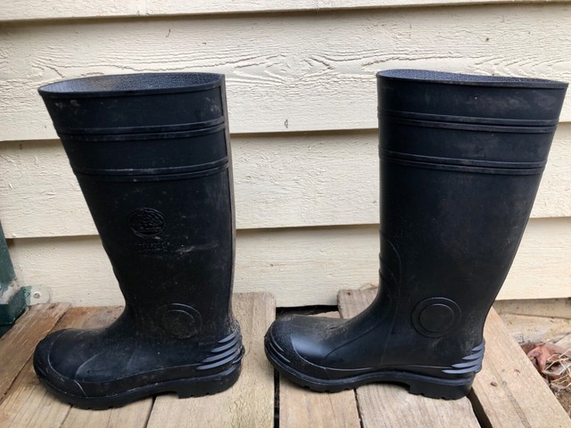 white gumboots bunnings