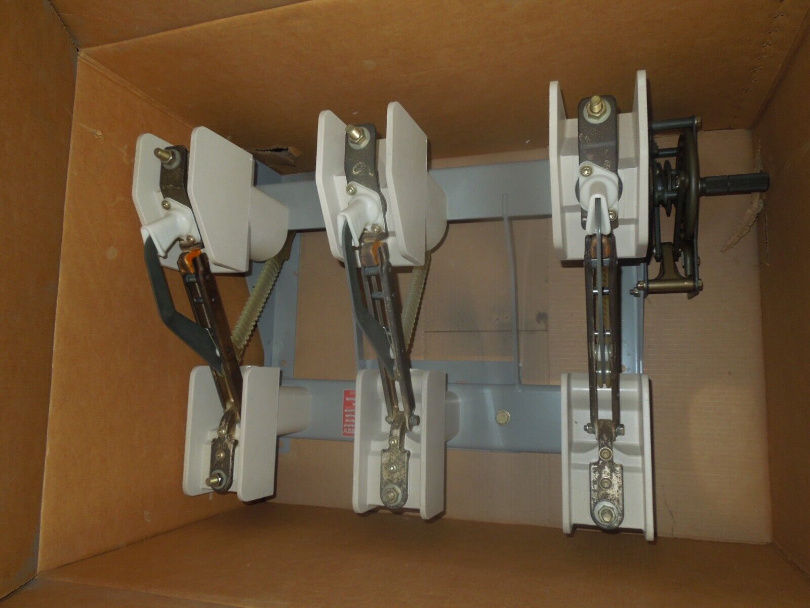 ABB 244-043-506 Versarupter Interrupter Switch 600A 27.0KV ABB 244-043-506 Versarupter Interrupter Switch 600A 27.0KV