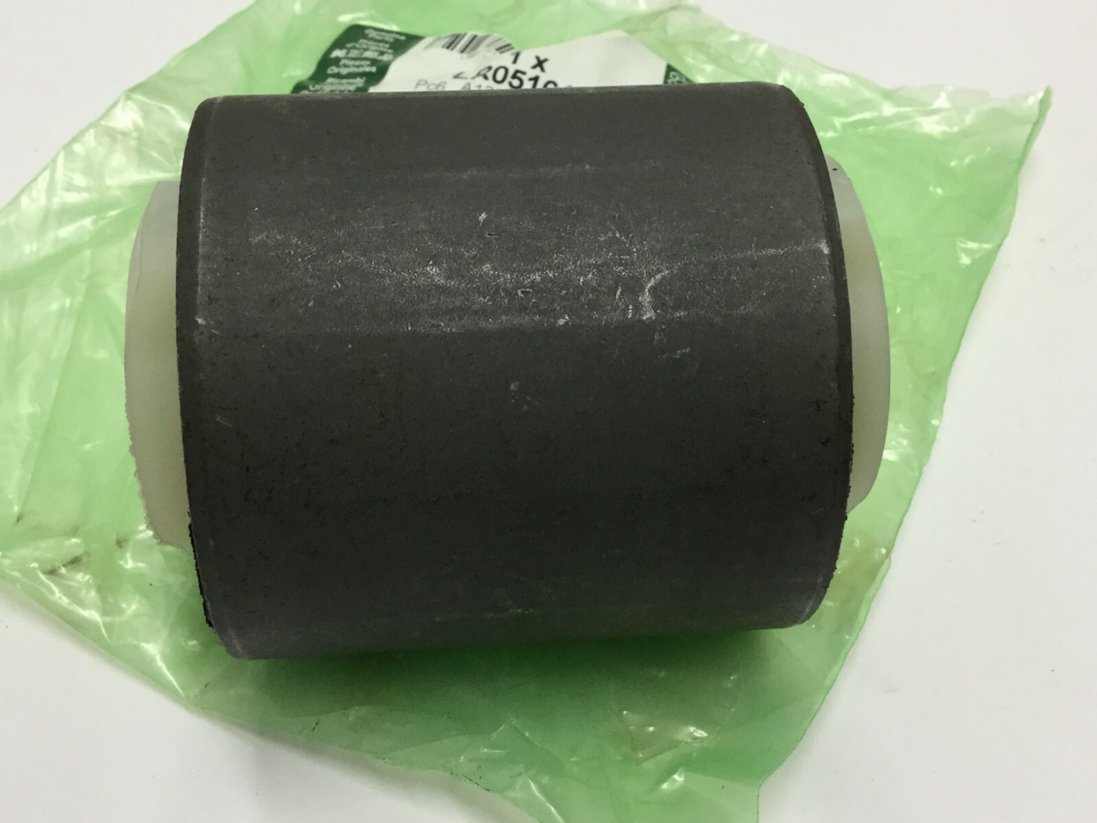 DISCOVERY 3 & 4 REAR SUSPENSION LOWER ARM FRONT BUSHES NEW GENUINE