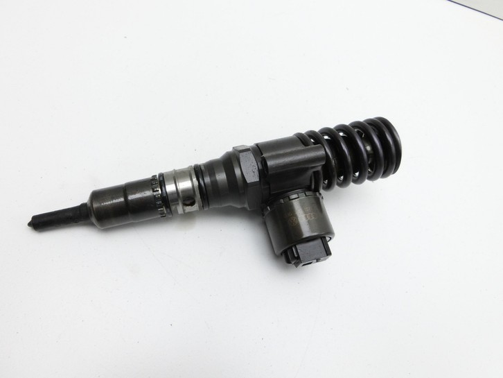 Audi A4 8E B7 04-08  2,0 96KW Injektor Einspritzdüse Pumpe-Düse Zyl.3 Audi A4 8E B7 04-08 28.03.2007 03G130073G... Vorschau 5