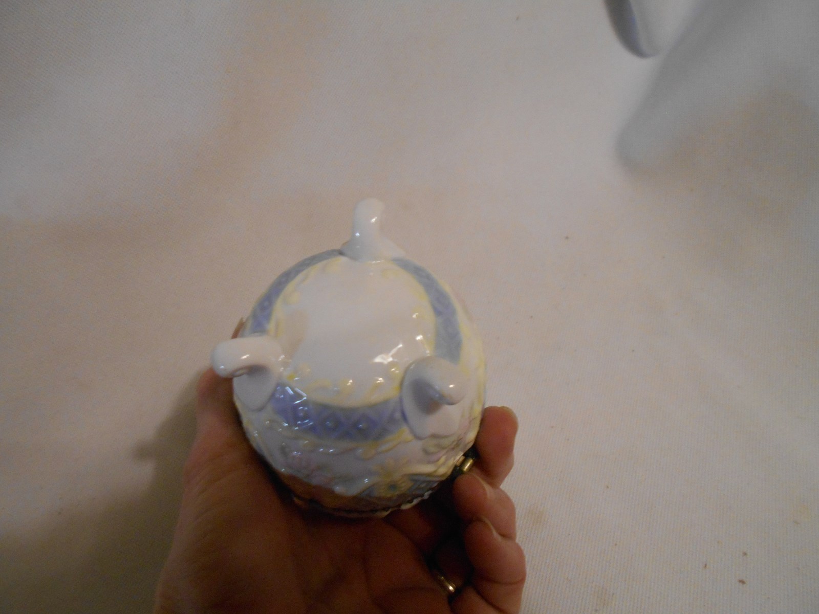 vintage porcelain Easter egg with hinged lid 3 pedestal legs