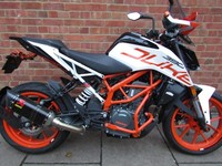 KTM 390 DUKE SUPERMOTO. ONLY 750 MILES , AKRAPOVIC EXHAUST. EXTRAS ££££ 