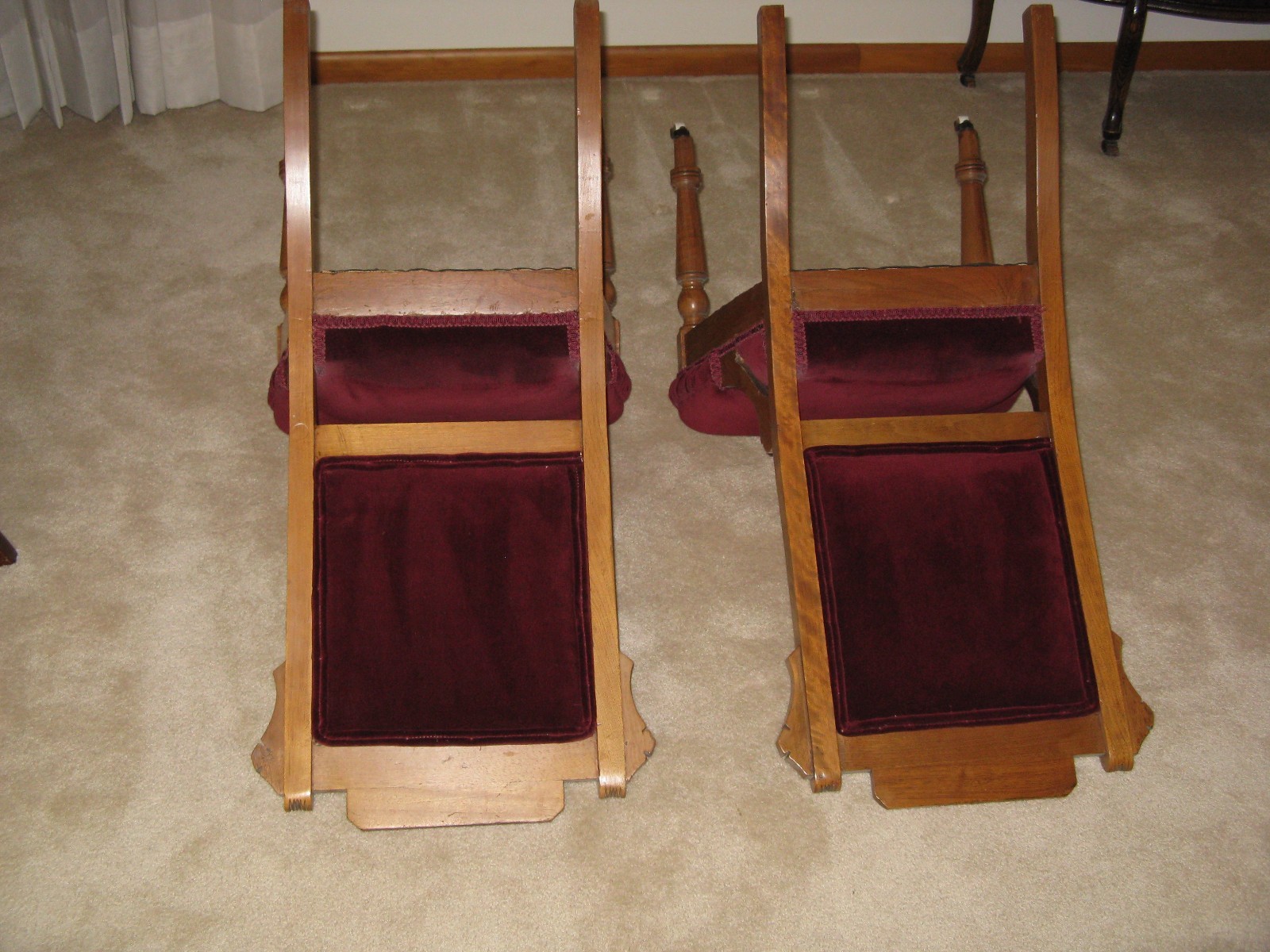 VICTORIAN EAST LAKE WALNUT SIDE CHAIRS 1800'S ( PAIR OF 2 )