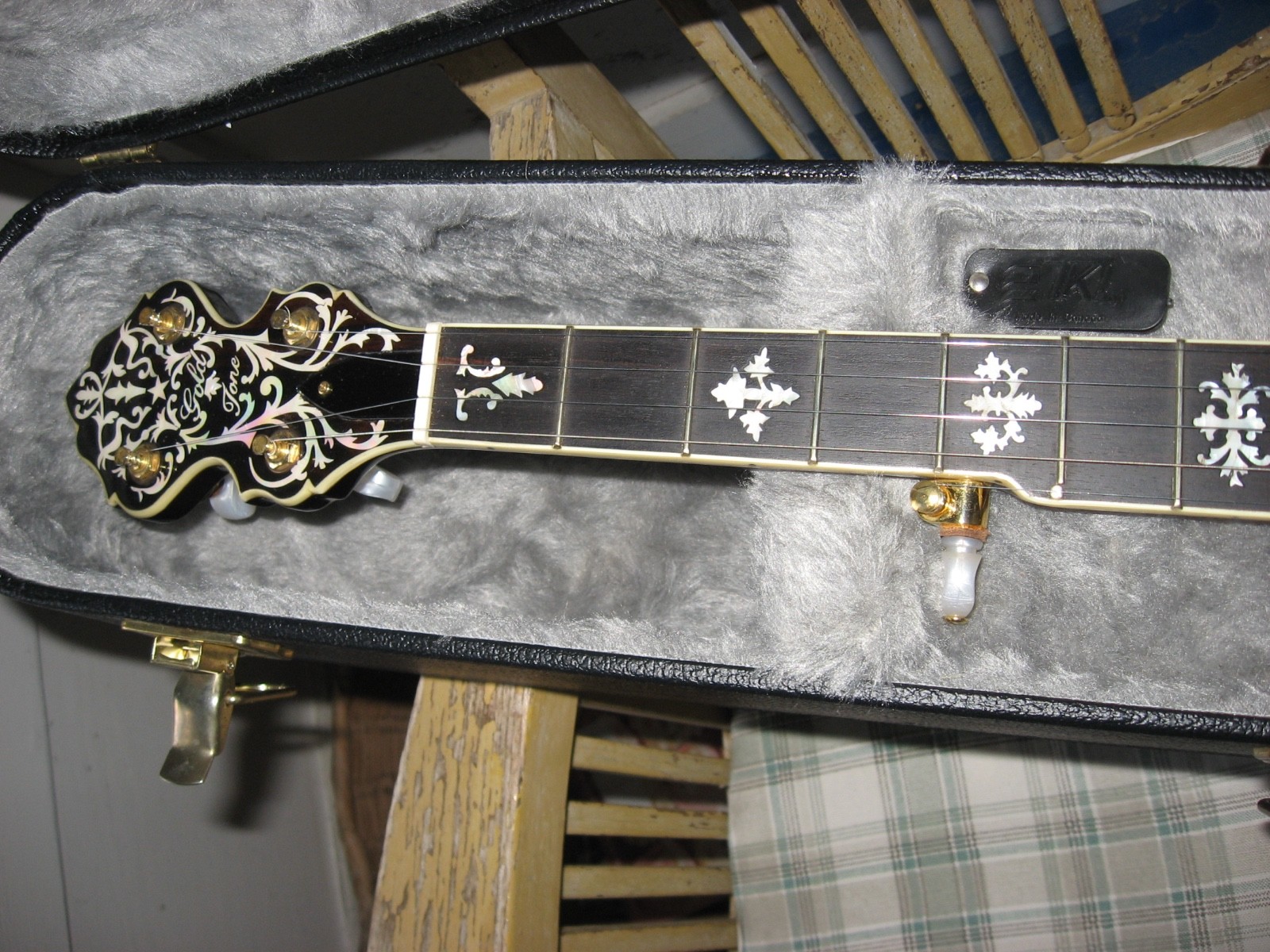 Excellent Bob Carlin 350+ High End Fancy Gold Tone 12” Banjo with Hardshell Case