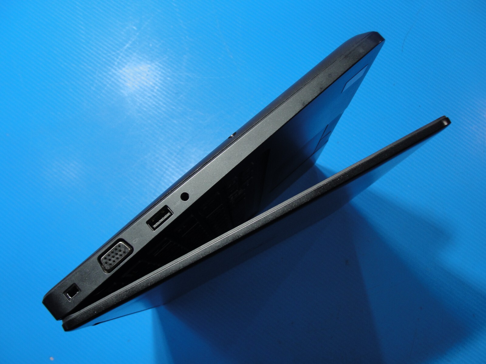 Dell Latitude 5480 14" i7-7820HQ 2.9GHz 16GB RAM 256GB SSD Win 11 Pro + Charger - Thumbnail 15