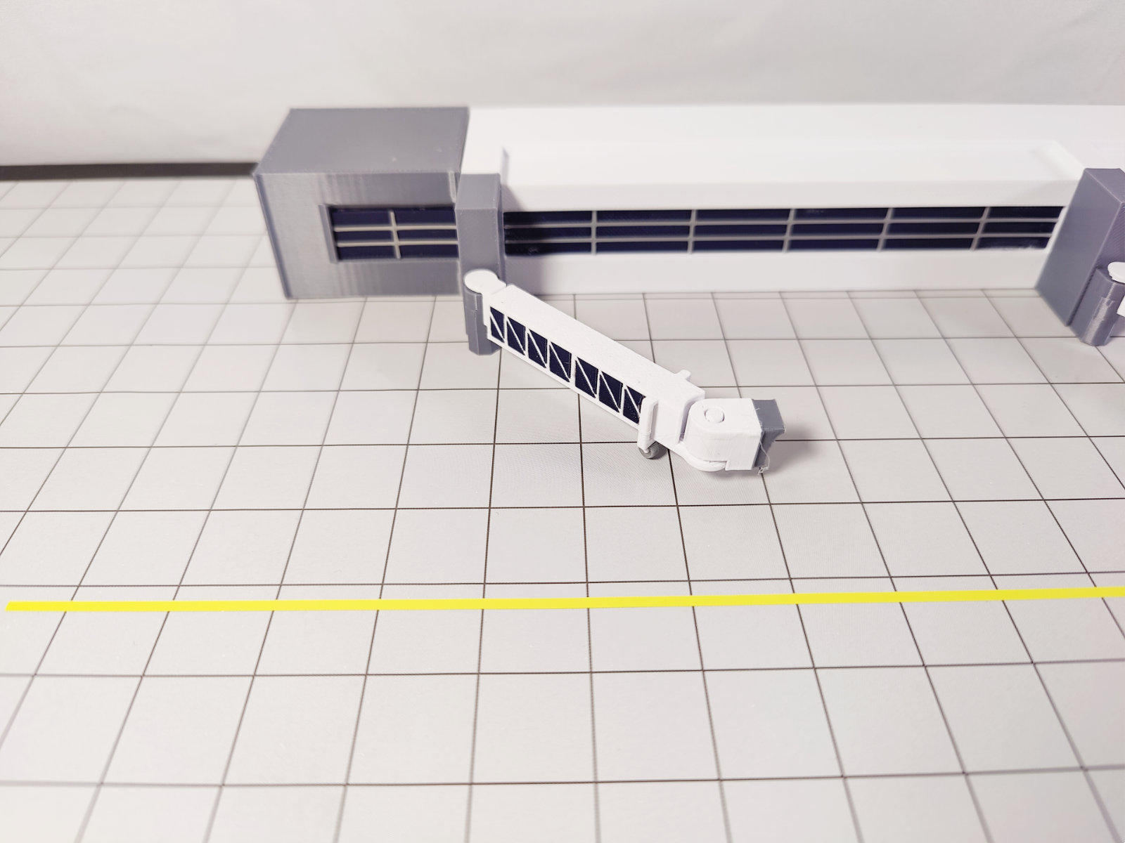 REGIONAL AIRPORT TERMINAL BUILDING + EXTENDING BRIDGES Model 1:400 Scale Diorama