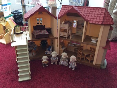 sylvanian families beechwood hall gift set with furniture