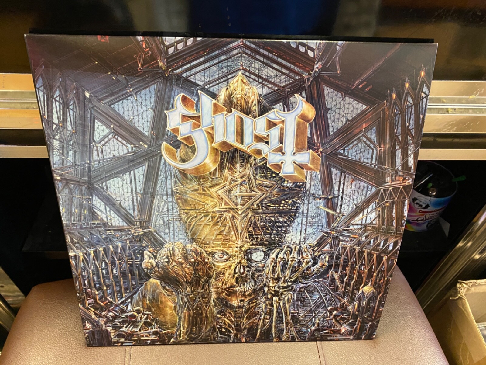 米LP Ghost (32) Impera LVR02408 Loma Vista /00260 Impera Standard Black Vinyl w/ Booklet – Loma Vista Recordings
