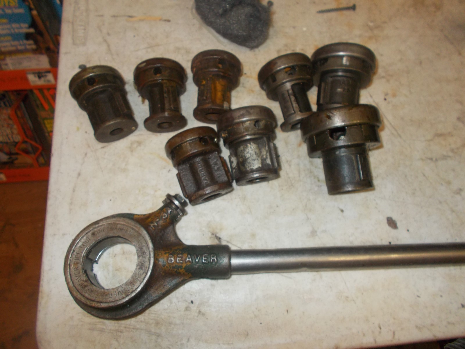 Beaver  Ratcheting Pipe Threader with 8 Dies.
