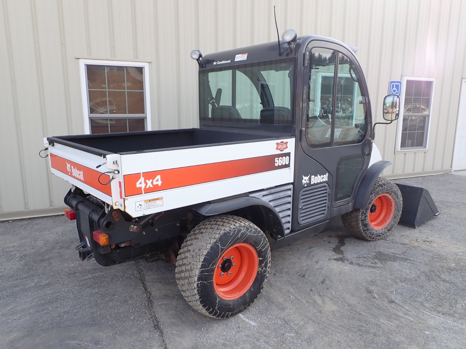 2015 BOBCAT 5600 UTILITY VEHICLE, CAB, HEAT/AC, 4X4, HIGH FLOW AUX HYDRAULICS