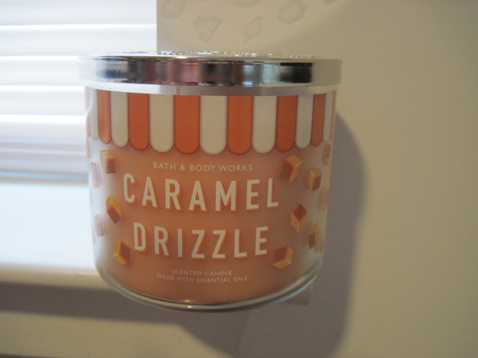 BATH AND BODY WORKS CARAMEL DRIZZLE CANDLE 3 WICK