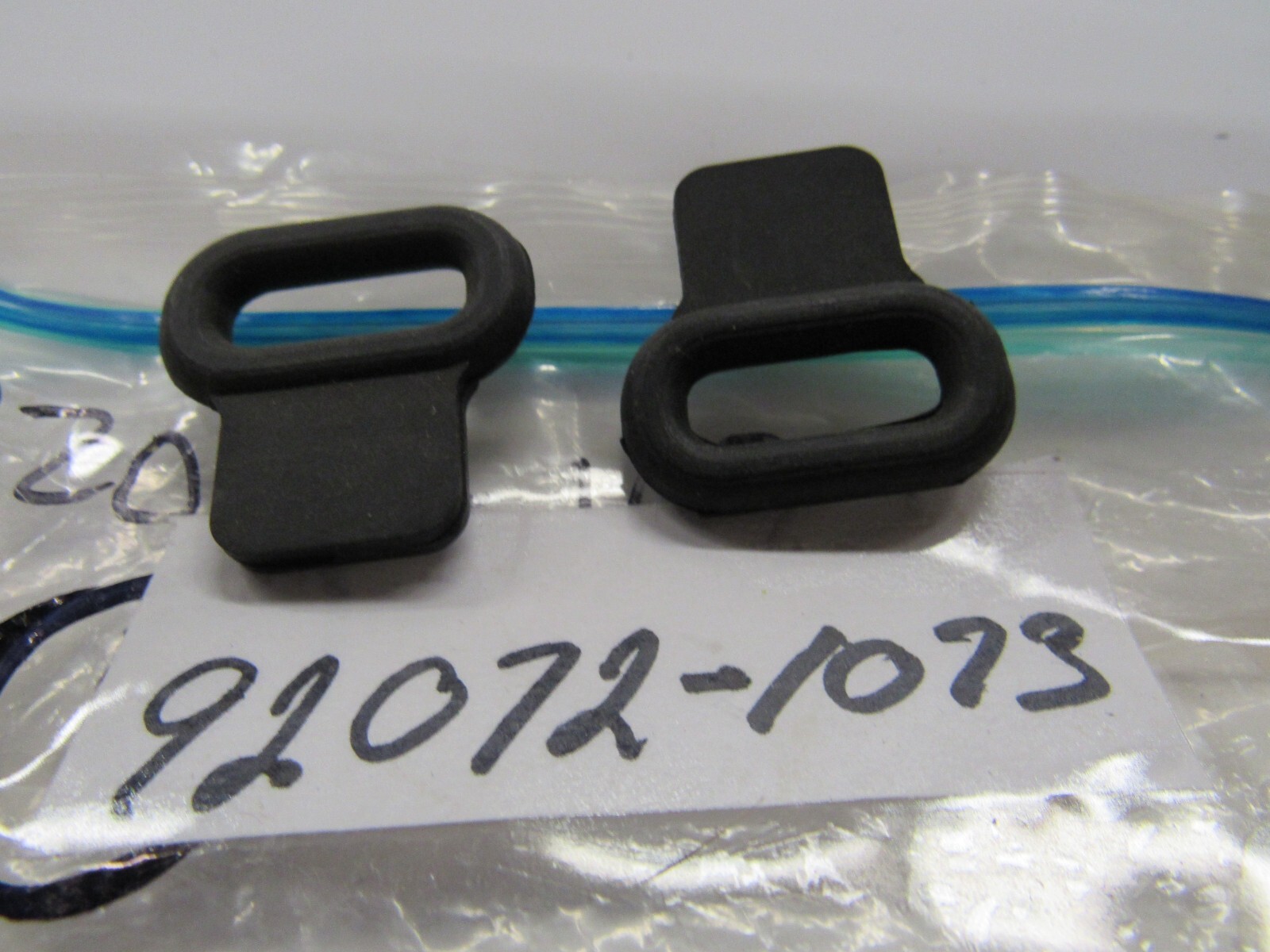 KAWASAKI PARTS 1982-1983 KX125 KX 125 GAS TANK STRAP BAND
