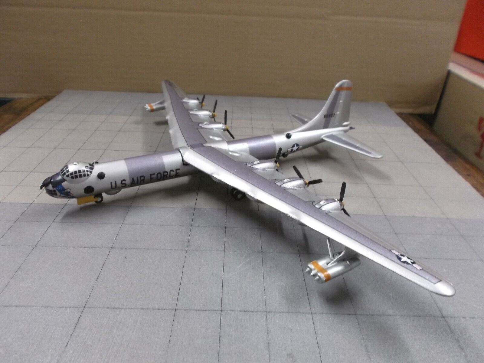 Convair B-36 Peacemaker 92037 US Air Force 1:200 scale model Convair B-36 Peacemaker 92037 US Air Force 1:200 scale model