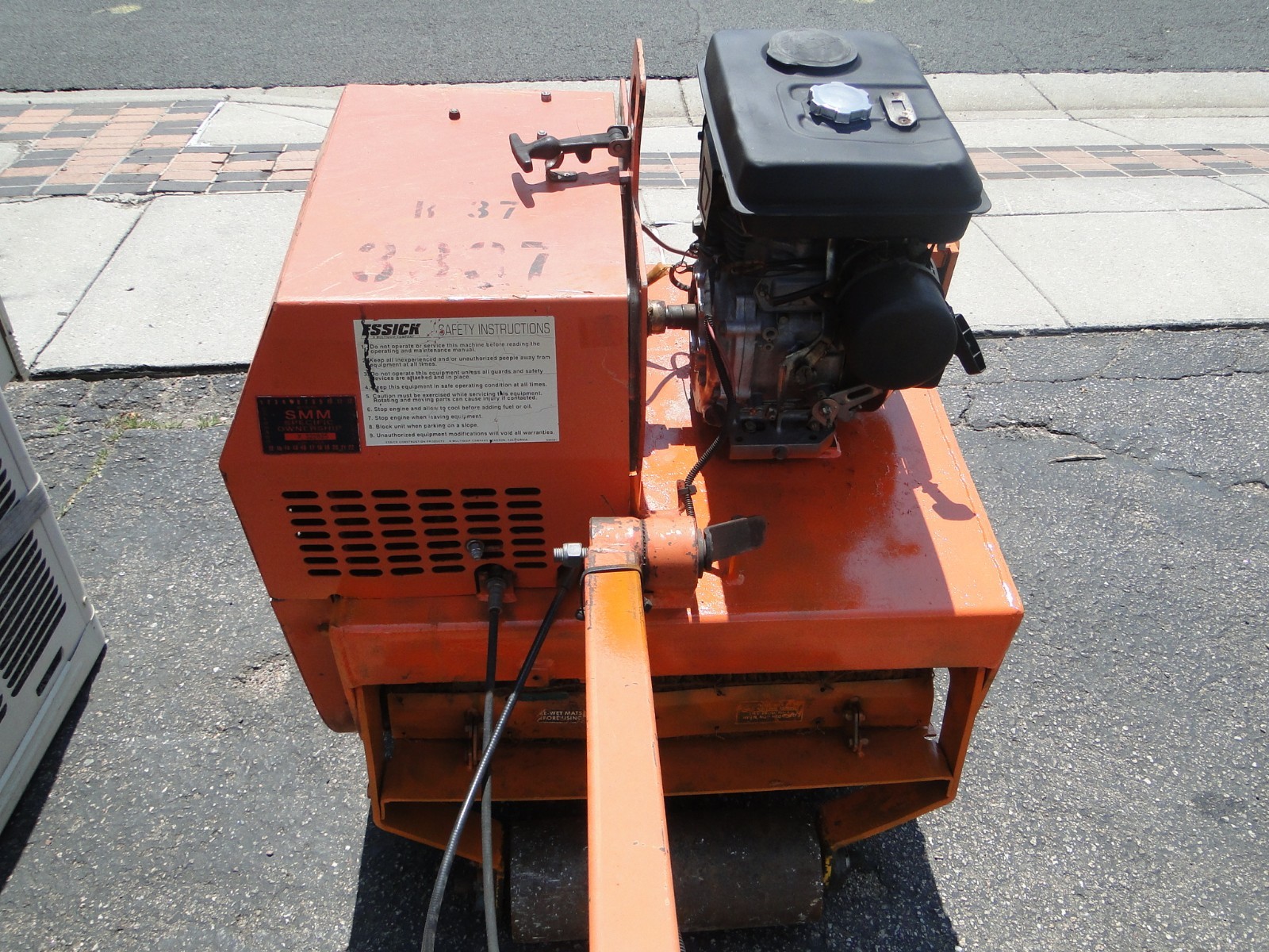 ESSICK WALK BEHIND ASPHALT ROLLER RUNS GOOD 30 roller shaker