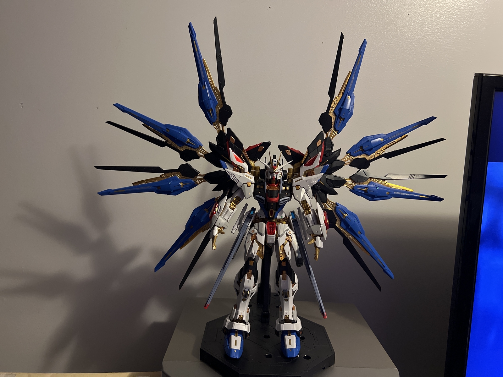 Bandai MGEX 1/100 strike freedom gundam Mobile Suit Gundam Bandai MGEX 1/100 strike freedom gundam Mobile Suit Gundam