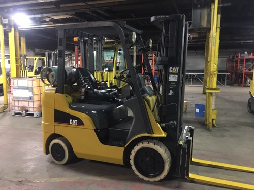 2010 Cat 5000 Lb Forklift with Side Shift And Triple Mast