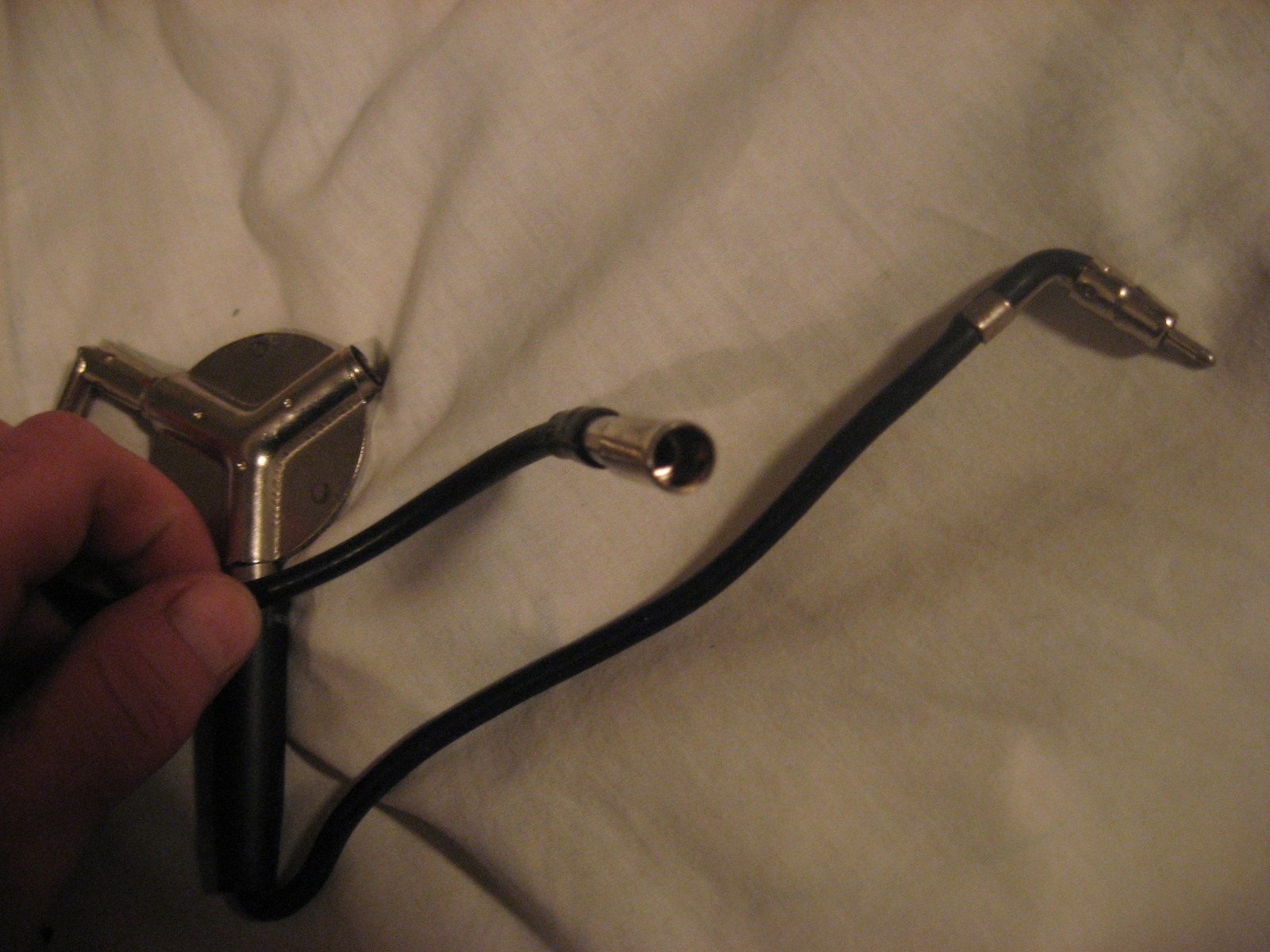 Unique AM FM Splitter Adapter Male / Female Y Antenna Ante NNA Switch