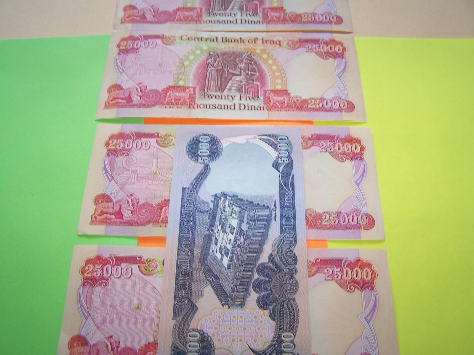 IRAQI DINAR 105,000 Total. = 4 X 25,000 and 1 X 5000. Uncirculated*******