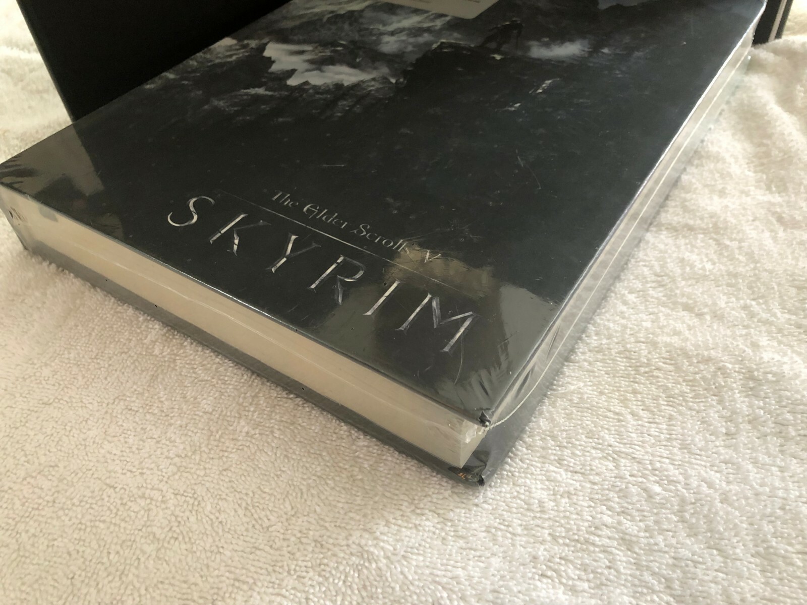 Elder Scrolls V: Skyrim FIRST edition hardcover strategy guide  FACTORY SEALED.