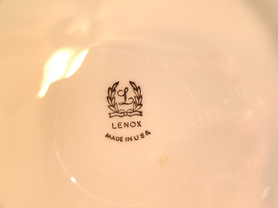 LENOX CHRISTMAS HOLLY BERRIES 9 1/2