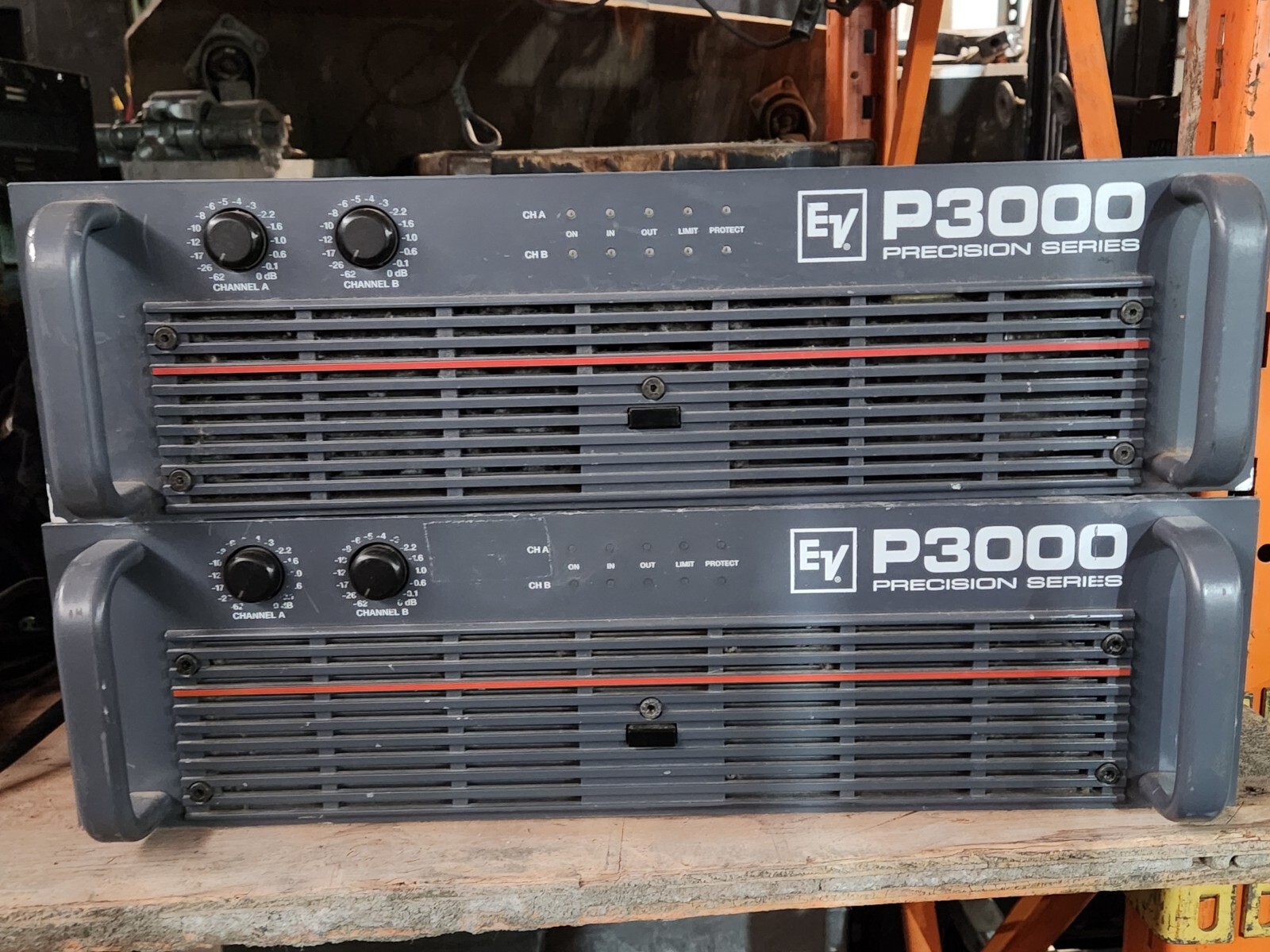 Electro-Voice P3000 パワーアンプ Electro Voice P3000 Power Amplifier ⋆ CUE Sale