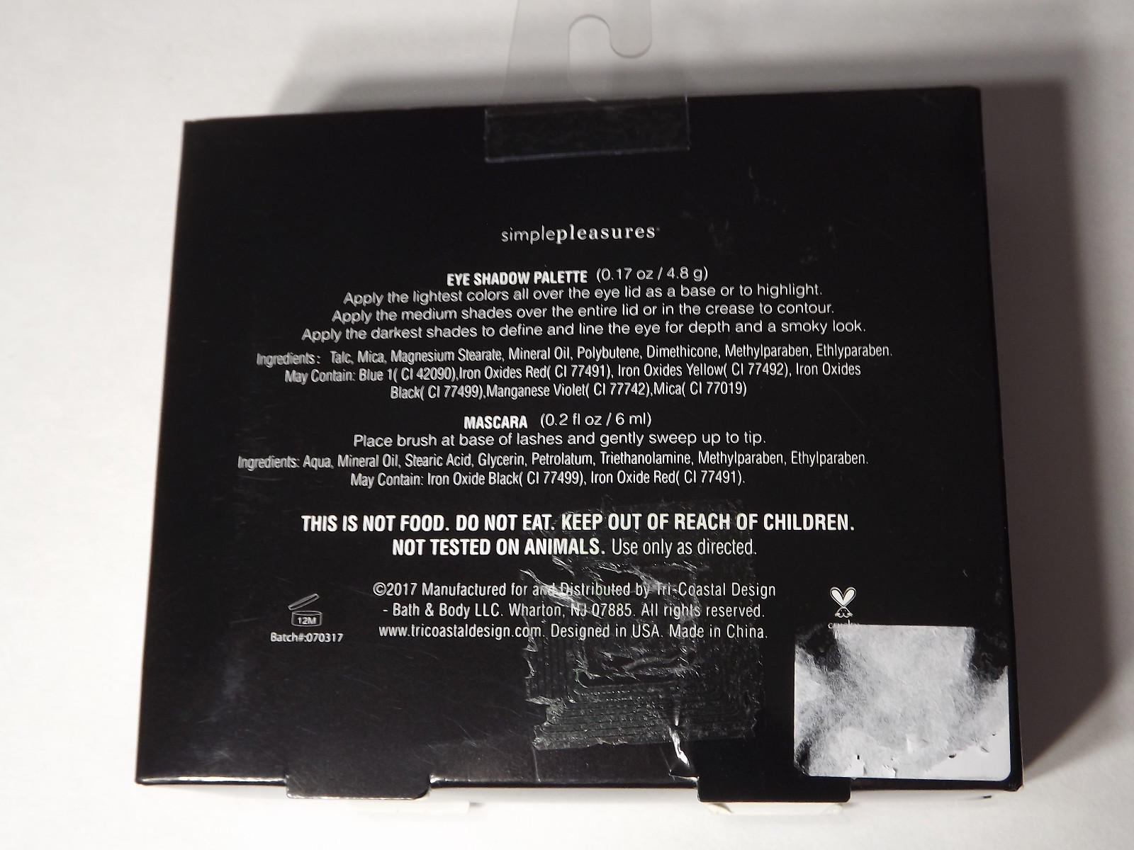 SimplePleasures Makeup Eye Shadow Pallete and Mascara Set