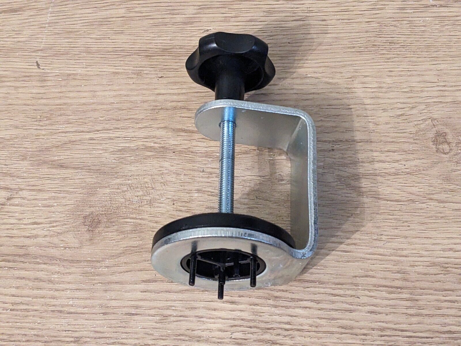 Mounting clamp ONLY Thrustmaster TH8A shifter add-on for PC Mounting clamp ONLY Thrustmaster TH8A shifter add-on for PC
