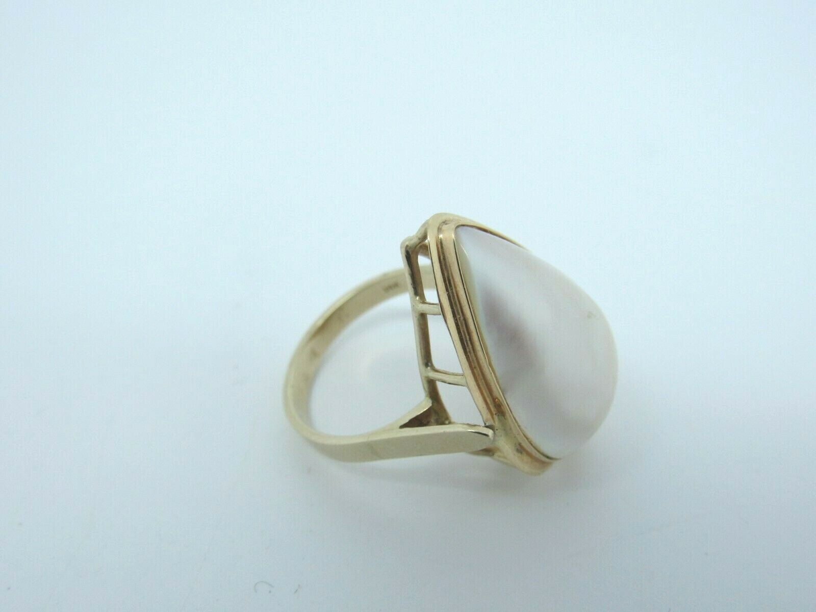 Tear Drop Mabe Pearl Ring in 14K Yellow Gold. Size 5.50