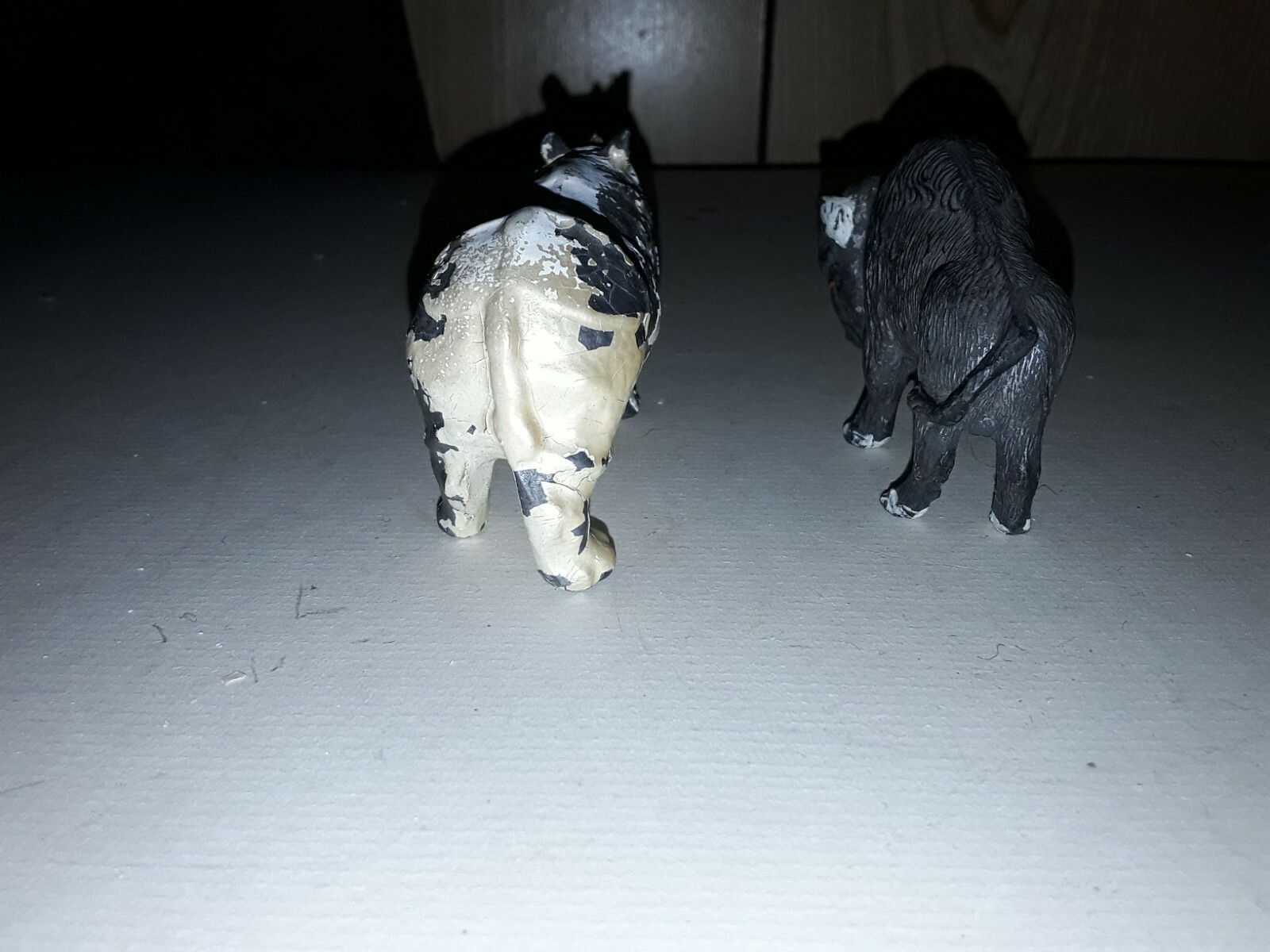 VINTAGE  LEAD TOY ZOO ANIMALS - RHINOCEROUS / RHINO  & BISON / BUFFALO