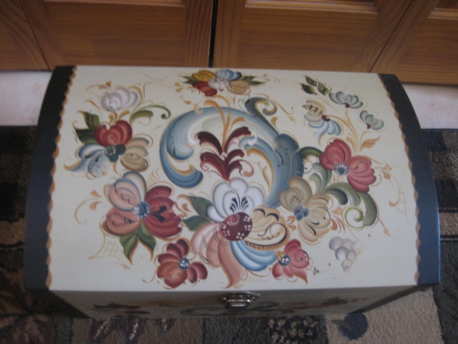 Beautiful LARGE Hand Painted ROSEMALING Wooden Storage Box CHEST 17