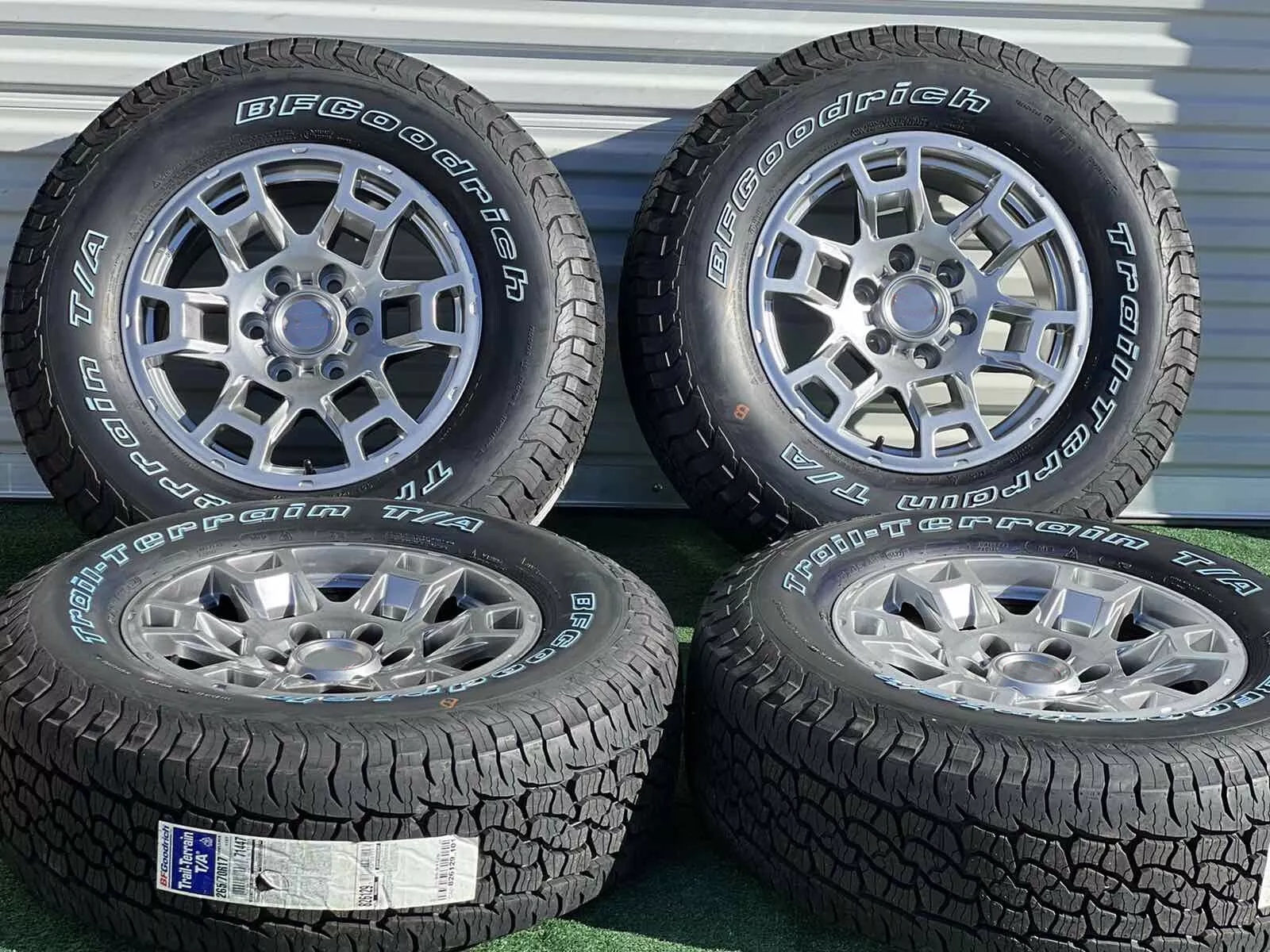 タイヤ・ホイール Bf Goodrich All terrain 265/70/17 BFGoodrich ALL-TERRAIN T/A KO3 265/70R17 LT 118/115S RWL