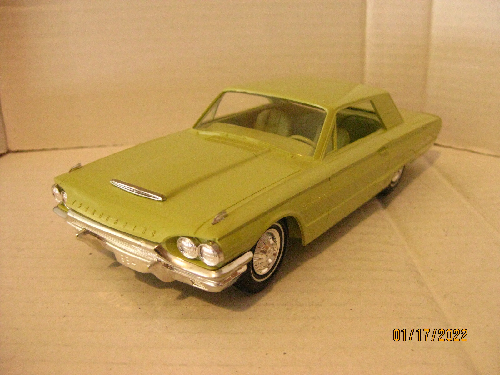 1964 FORD THUNDERBIRD HARDTOP 1/25 scale PROMO BY AMT --LIME
